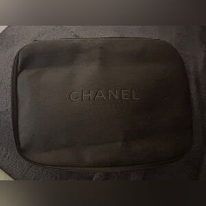 Chanel Beaute Cosmetic Makeup Bag Pouch Black
Velour NIB